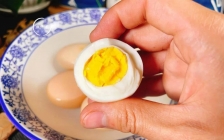 电饭锅煮鸡蛋(煮鸡蛋电饭锅煮几分钟)