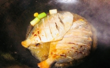 红烧鲈鱼(红烧鲈鱼的家常做法)